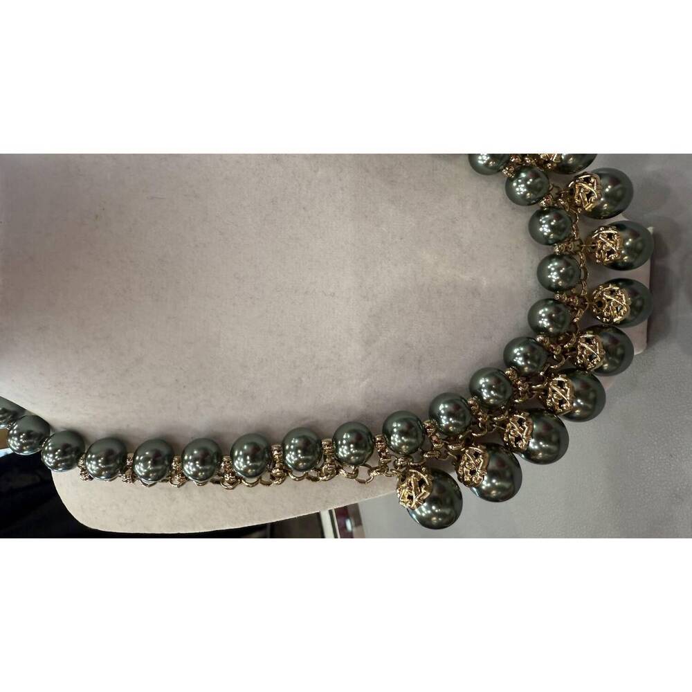 NEW SONYA'S pearl beaded necklace in sage green